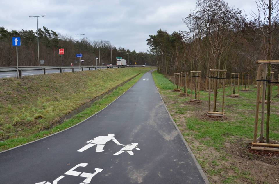 Ścieżka rowerowa między Przygłowem a Sulejowem: Dziewięć firm chce zaprojektować i wybudować nową trasę dla jednośladów