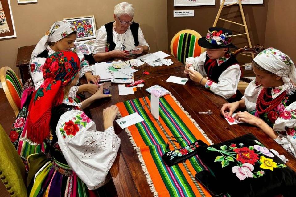 7992328fd79a2ce9c8d41ff7fc53984d_X_20251030-085329_1