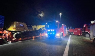 Drogowy koszmar na autostradzie A2: Po zderzeniu trzech pojazdów jedna osoba nie żyje, droga zablokowana [Foto]