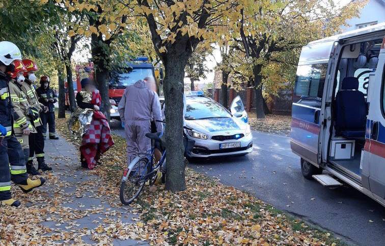Potrącenie rowerzystki w Witoni. Na miejscu wszystkie służby ratunkowe