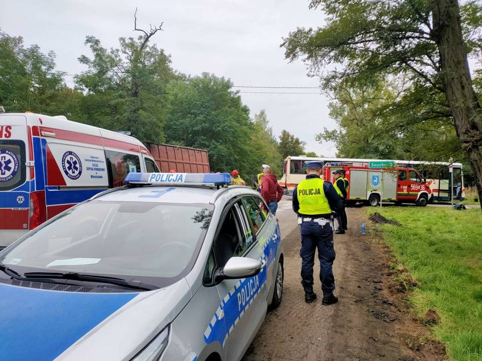 Autobus zderzył się z samochodem ciężarowym. Pięcioro dzieci trafiło do szpitala