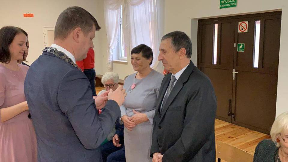 Wyjątkowe jubileusze w gminie Nieborów. Wręczono medale dla długoletnie pożycie małżeńskie
