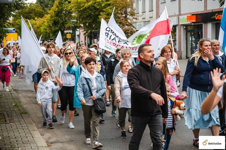 Piesza Pielgrzymka Bełchatowska na Jasną Górę ruszyła w drogę. To już 131. marsz pątników do Częstochowy! [Foto]