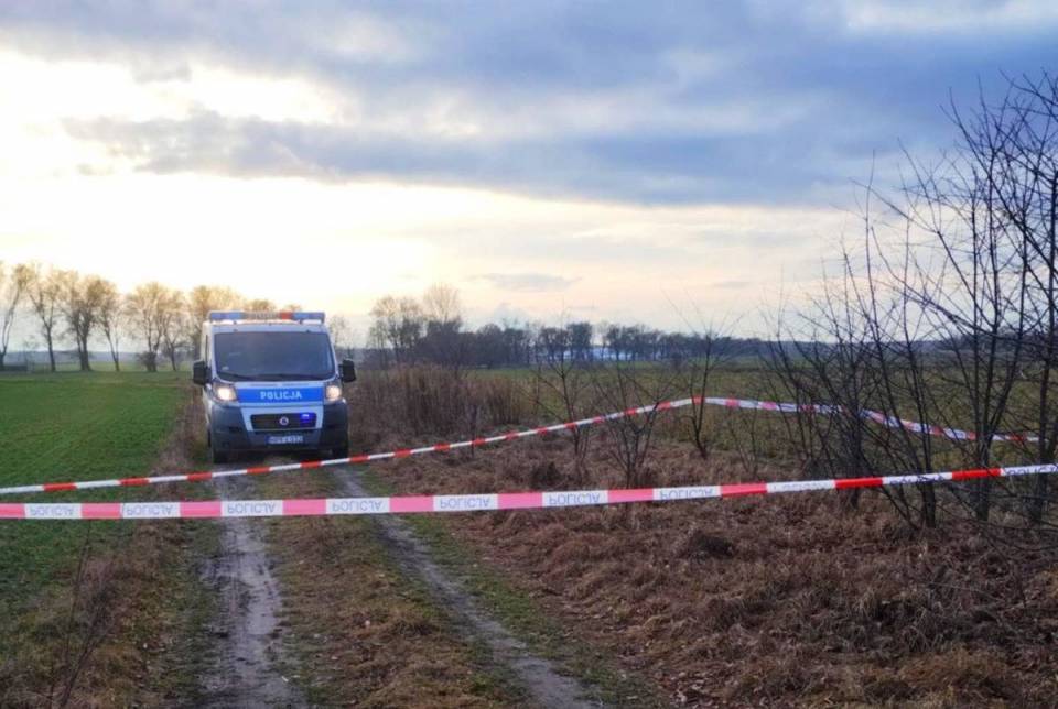 "Wybuchowe" znalezisko w Lutomiersku. Terenu do przyjazdu saperów pilnowali policjanci