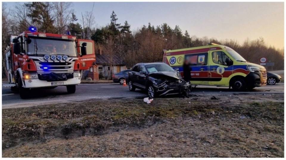 Wymusił pierwszeństwo i wjechał w busa, którym podróżowało sześć osób!