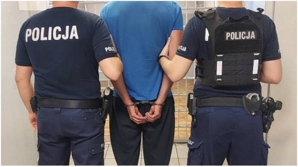 Bił, mierzył, strzelił i groził odłamkiem szkła. Domowa awantura w Skierniewicach zakończona prokuratorskimi zarzutami dla 35-latka