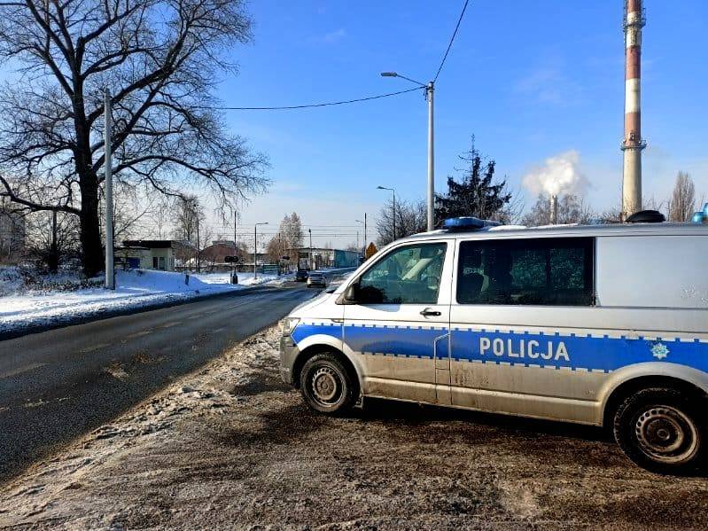 Dramatyczne sceny w rejonie Rolniczej. 29-latka szła po torowisku wprost pod pociąg!