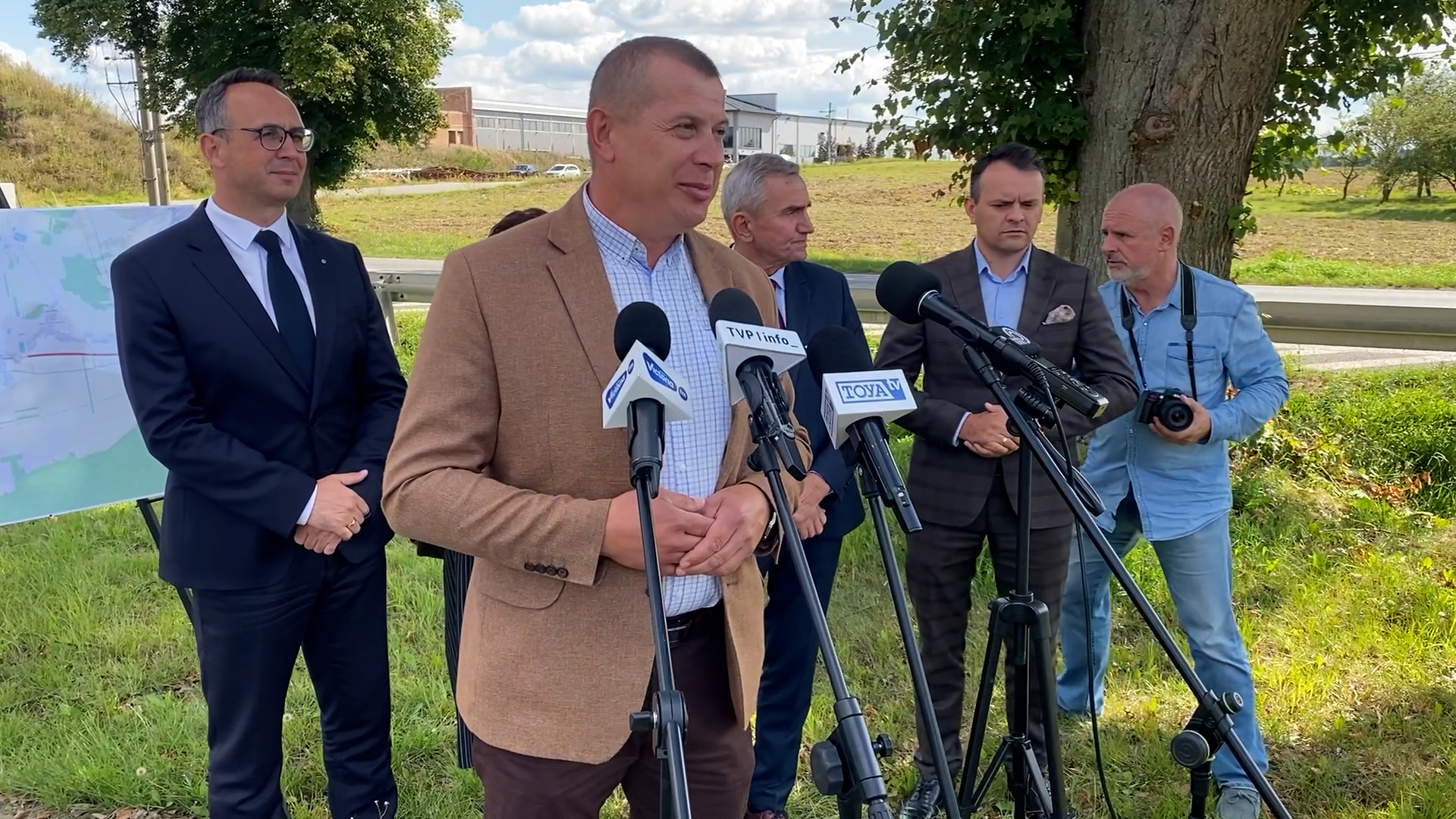 Gmina Głuchów: Podpisano bardzo ważną umowę na utworzenie chodnika pomiędzy Głuchowem a Złotą